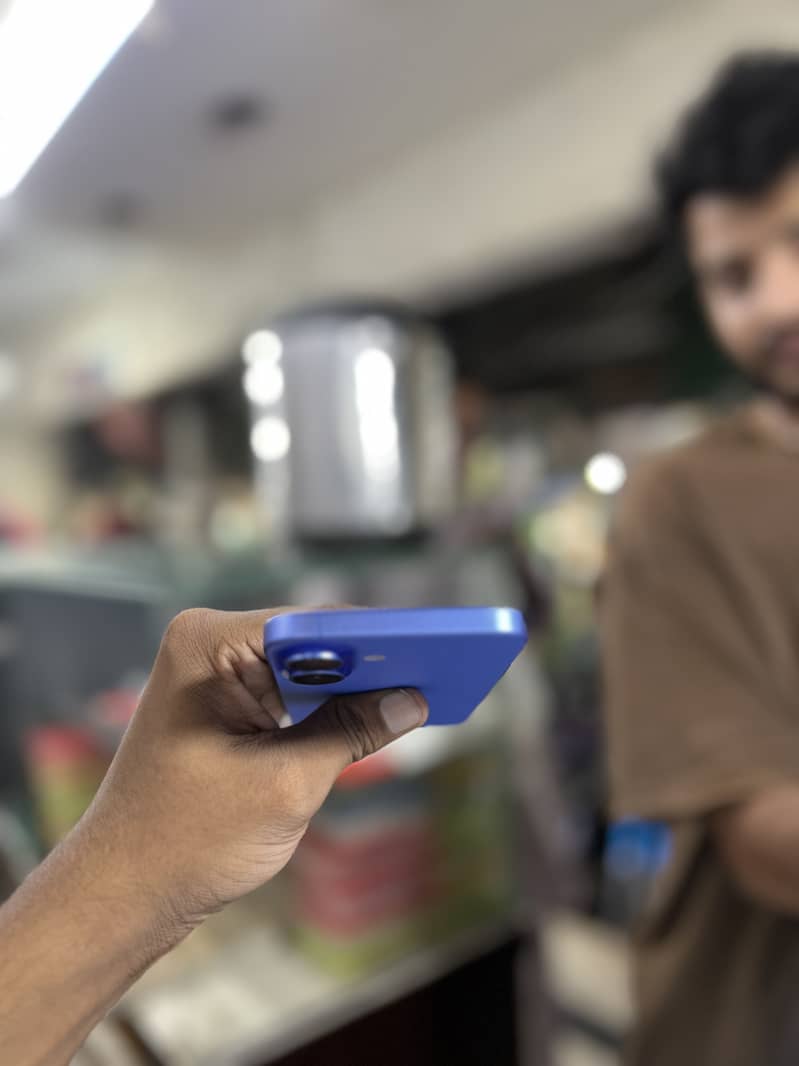 Apple iPhone 16 2