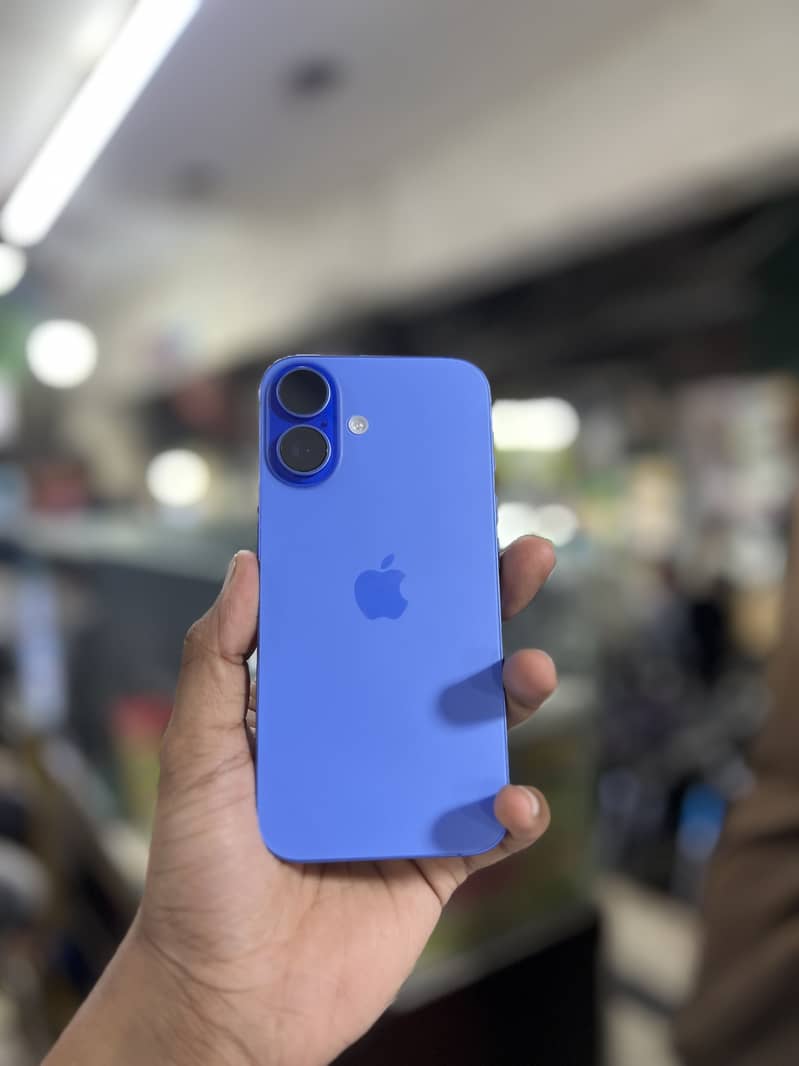Apple iPhone 16 3