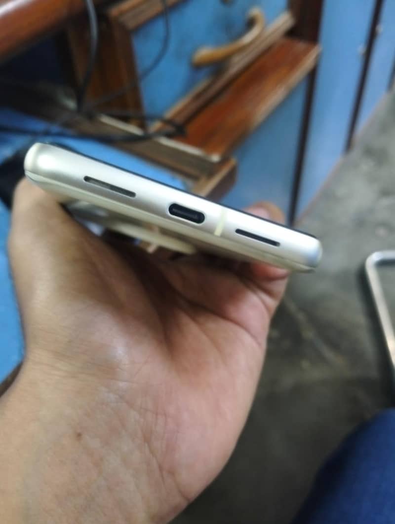 Google Pixel 7 4
