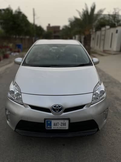 Toyota Prius 1.8cc hybrid full option (total original)