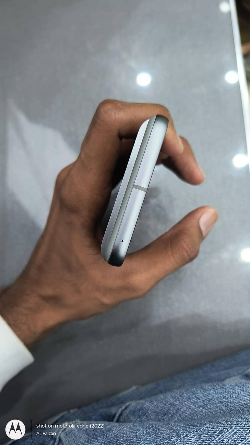 Google Pixel 8 4