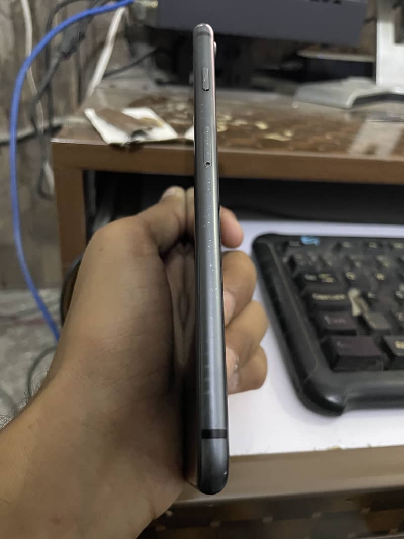 Apple iPhone 8 Plus 4