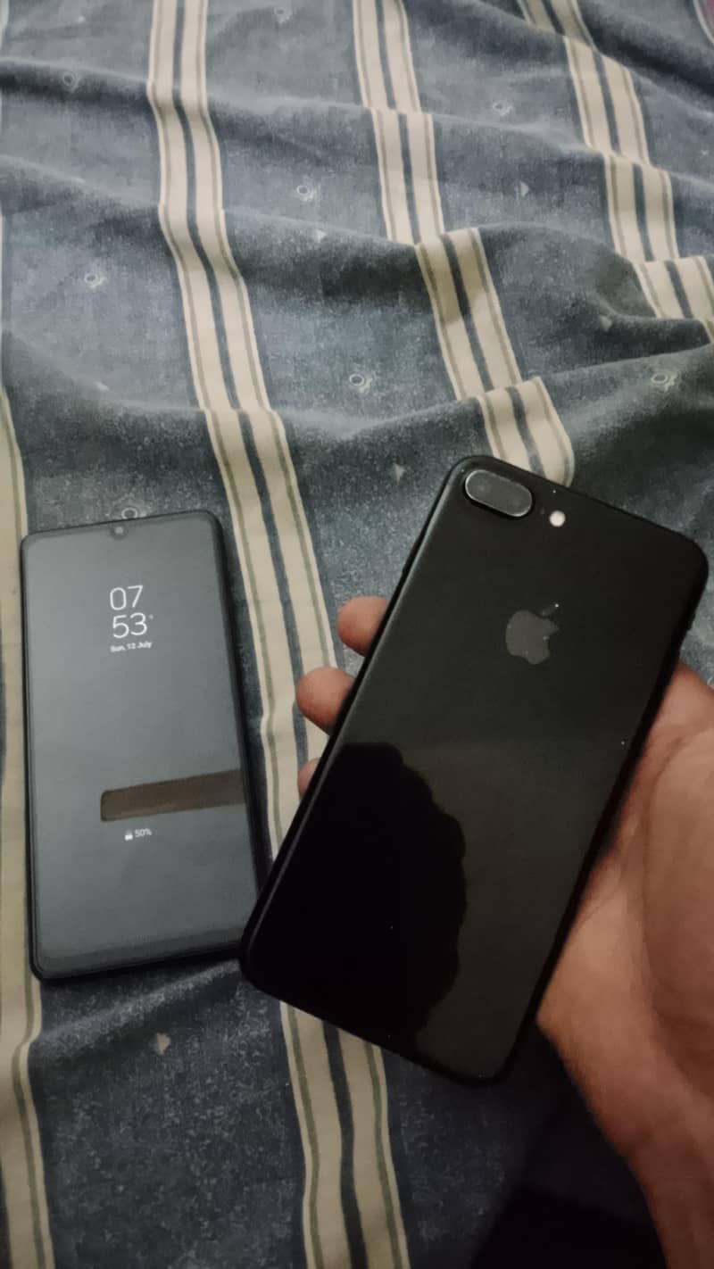 Apple iPhone 7 Plus 0