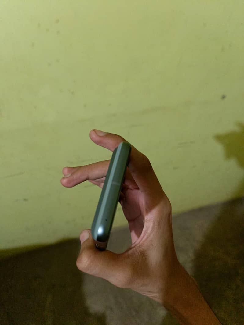Google Pixel 8 4