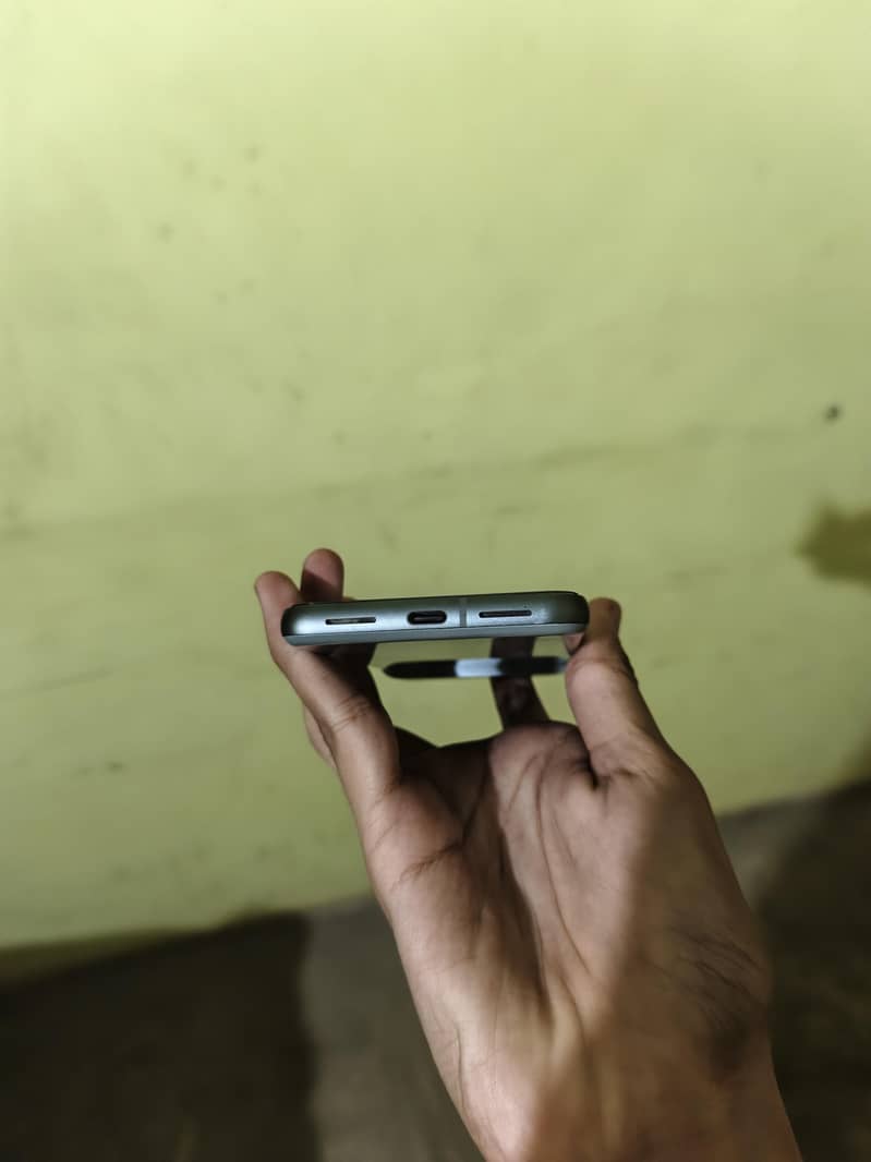 Google Pixel 8 6