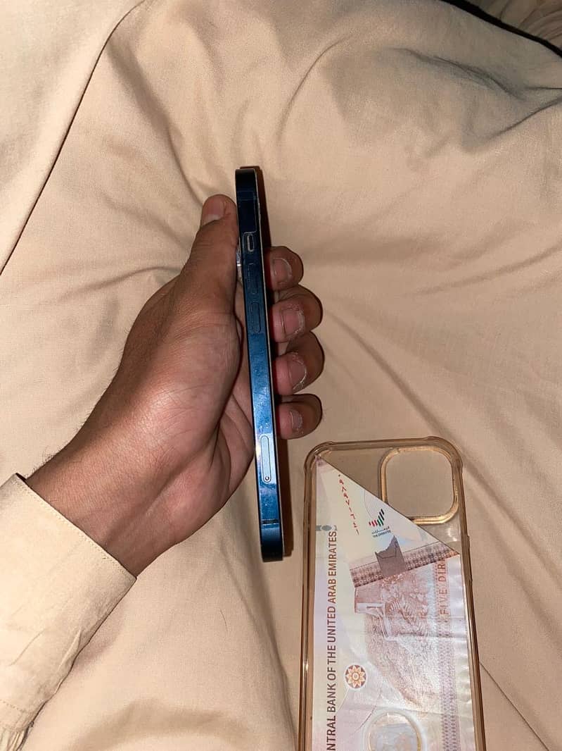 Apple iPhone 13 1