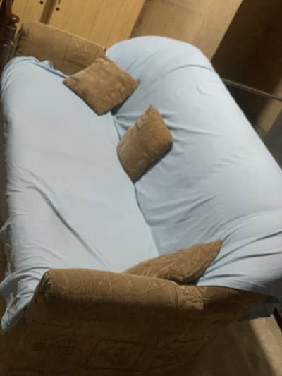 furniture sofa 3 seater aur sath maye 2 seater