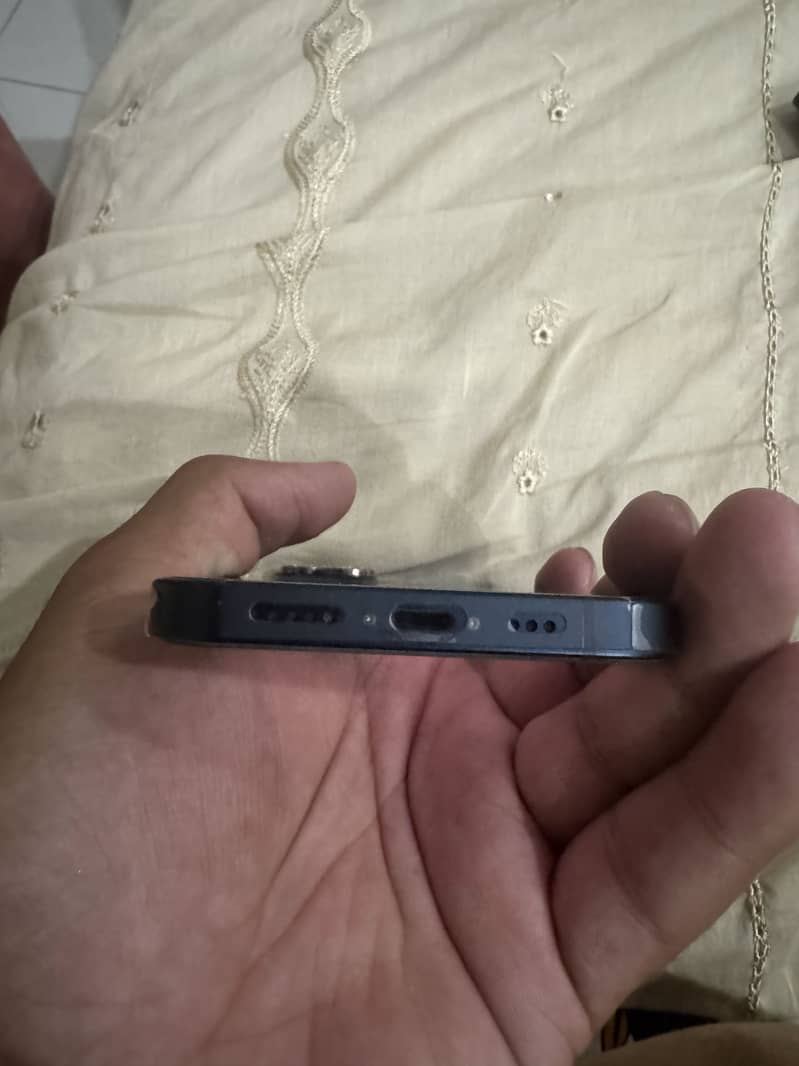 Apple iPhone 13 3