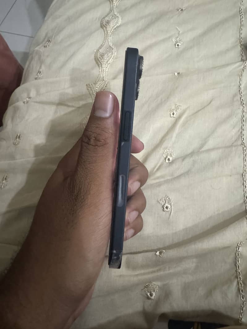 Apple iPhone 13 4