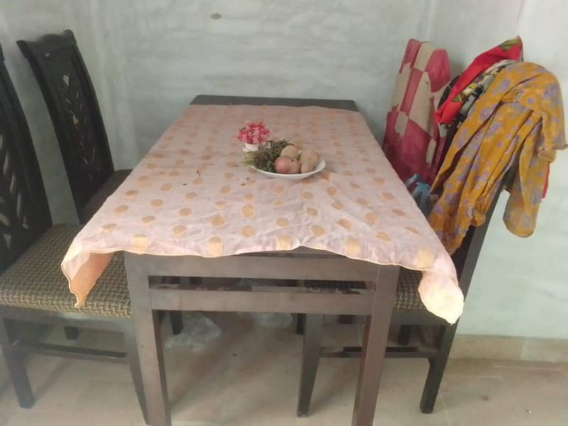 Dining table 0