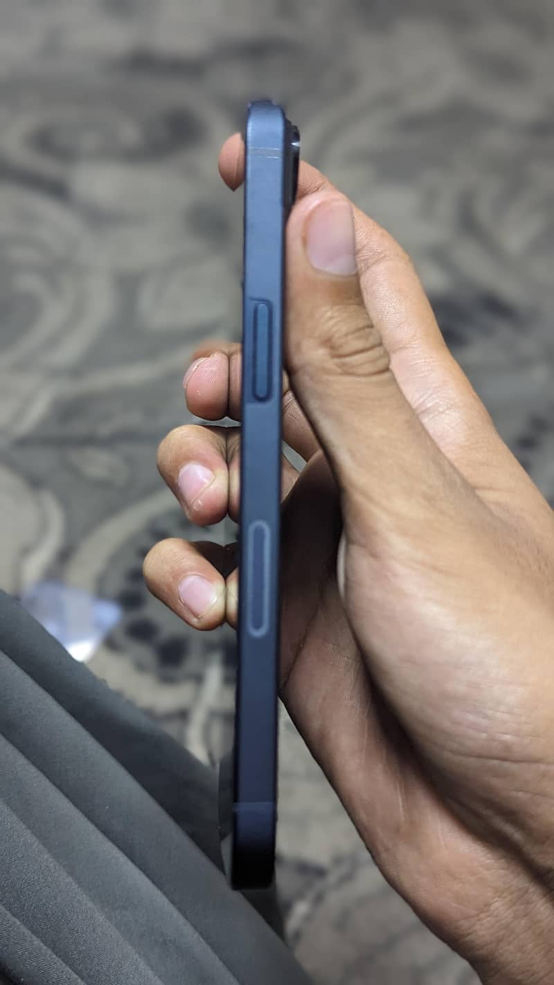 Apple iPhone 13 4