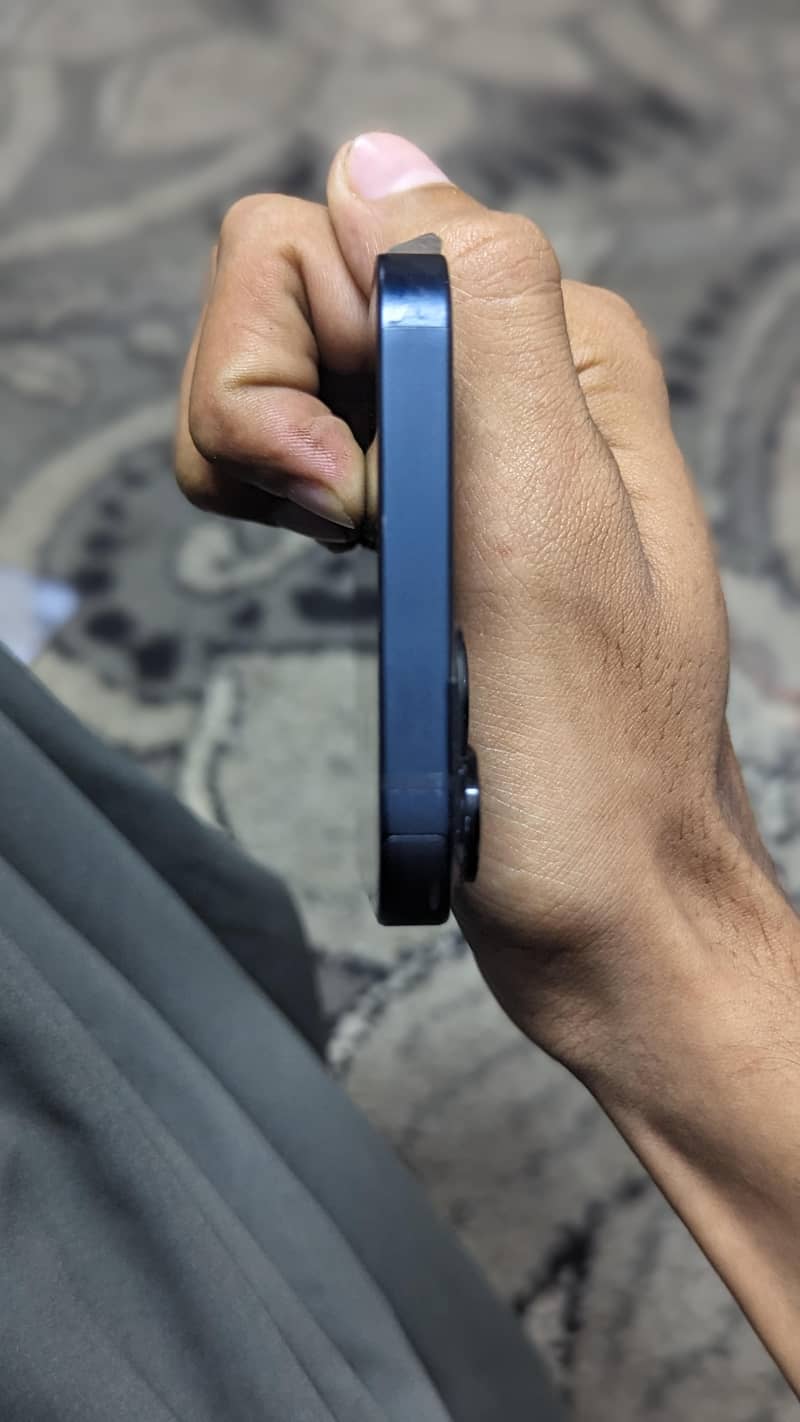 Apple iPhone 13 5