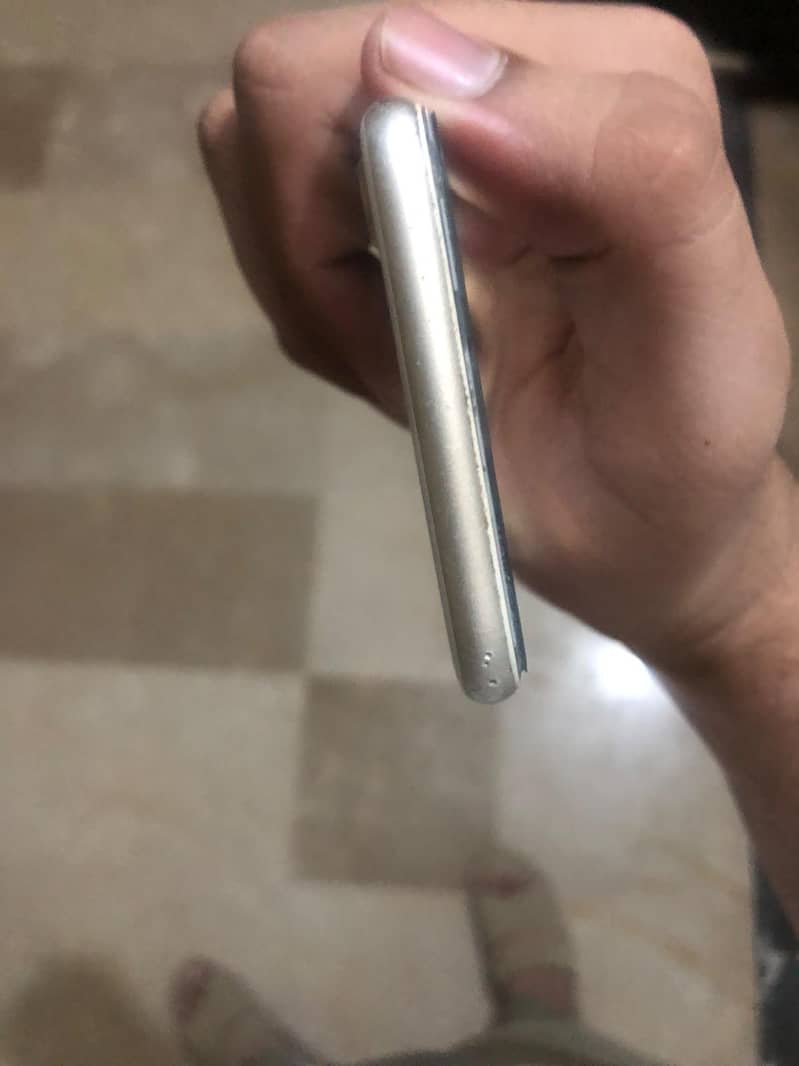 Apple iPhone 7 3