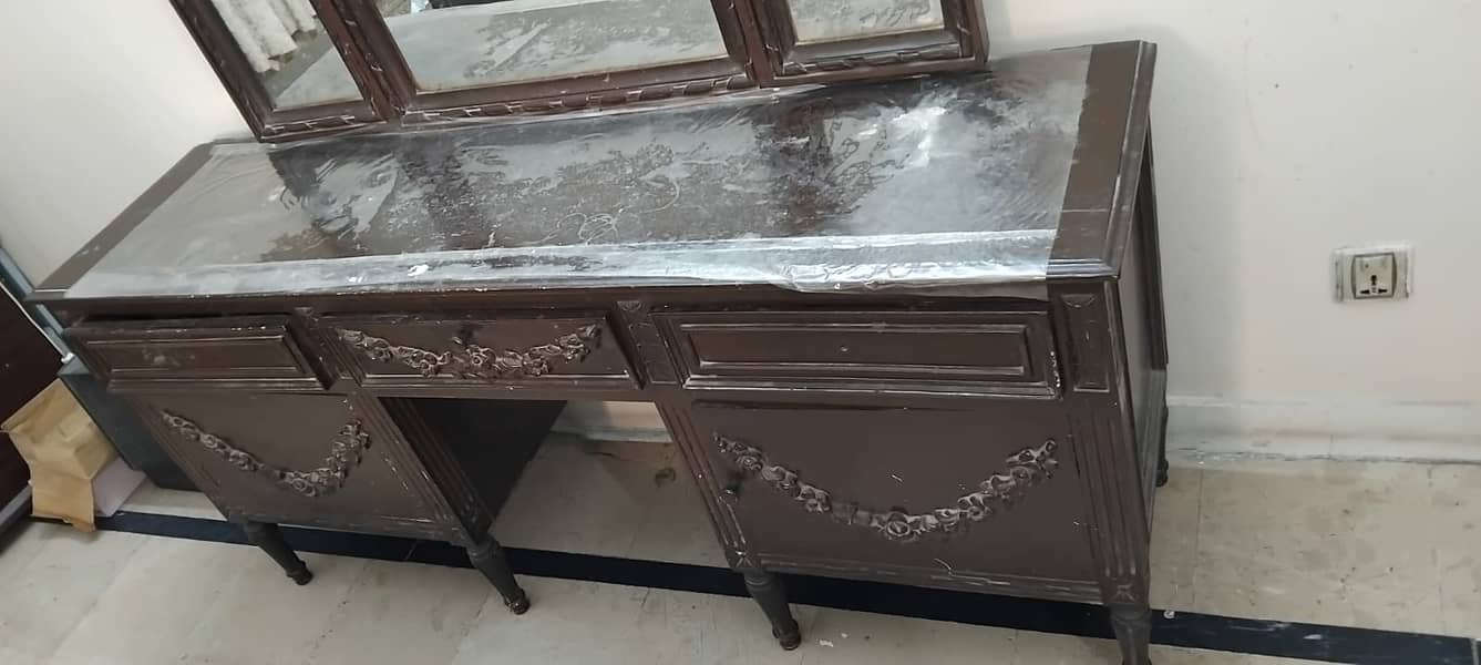Dressing table 4