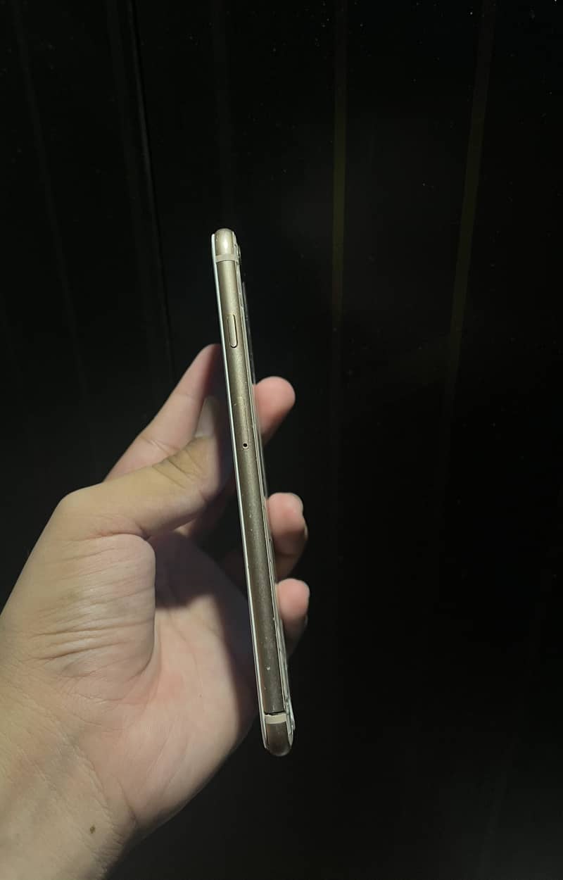 Apple iPhone 8 Plus 4
