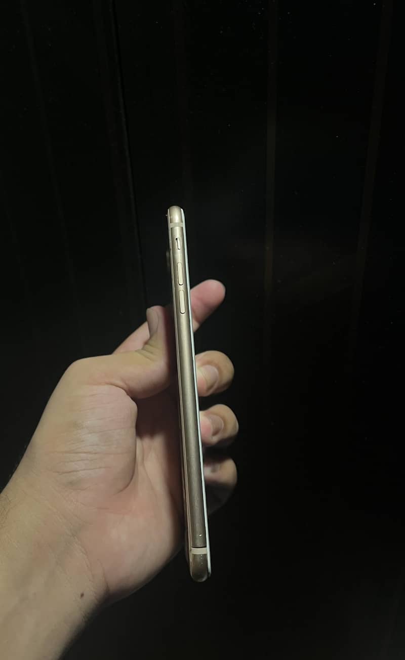 Apple iPhone 8 Plus 5