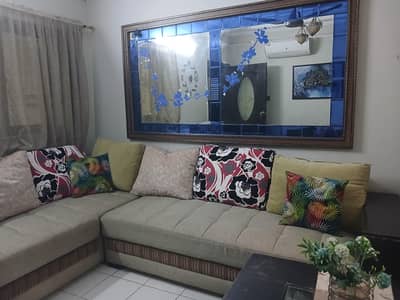 L shaped 5 seater with centre table