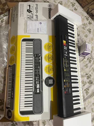 Yamaha PSR-F52 Portable Keyboard (61 Keys)