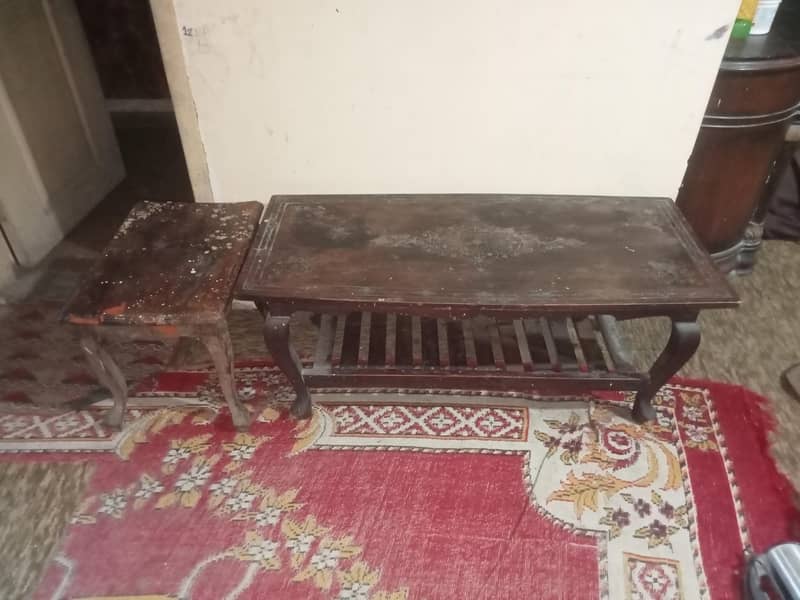 Dinning Table With stool. . 0