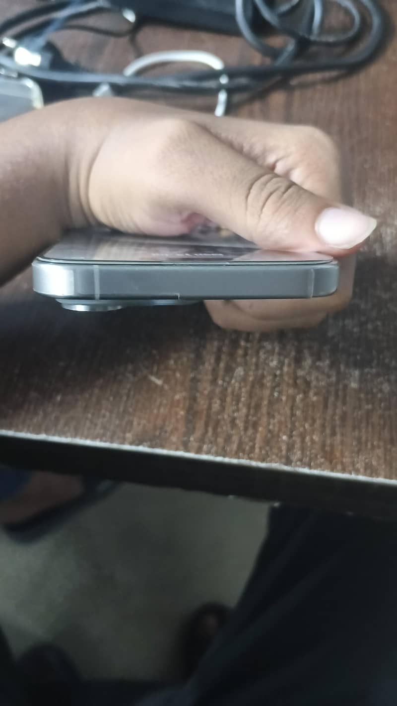 iphone 15 pro max 4