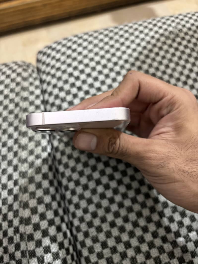Apple iPhone 13 mini 4