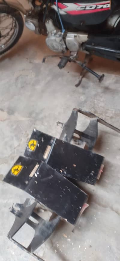 Bike side wheels support