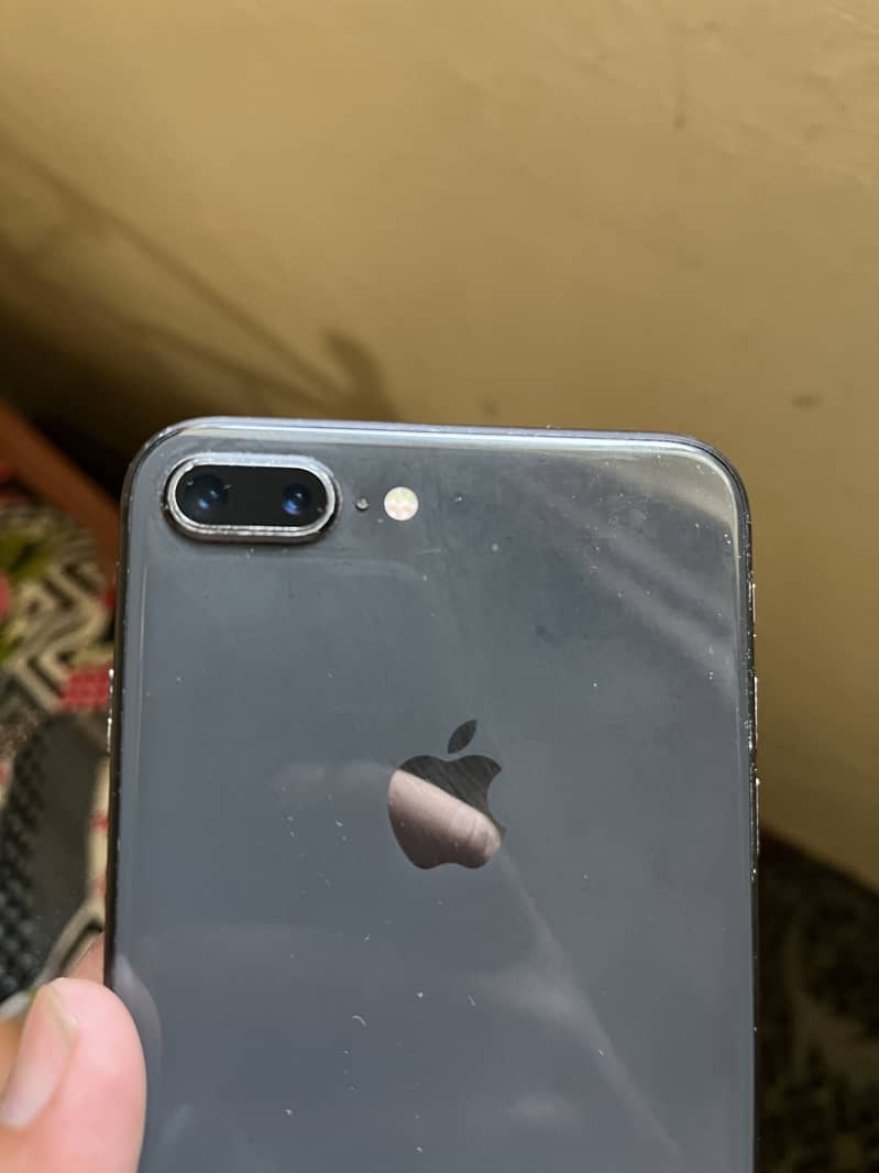 Apple iPhone 8 Plus 2