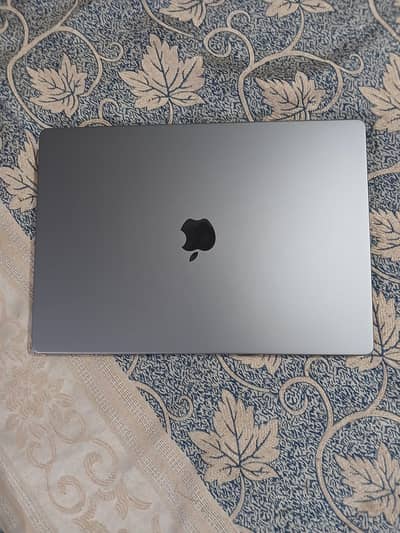 Macbook pro M1 2021 16 inches 32 512