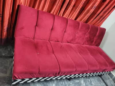 Comfortable and beautiful Sofa combed