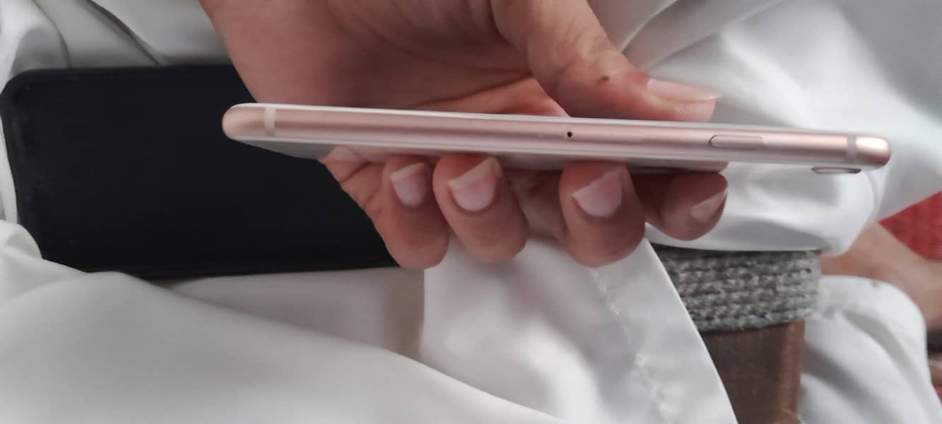 Apple iPhone 8 4