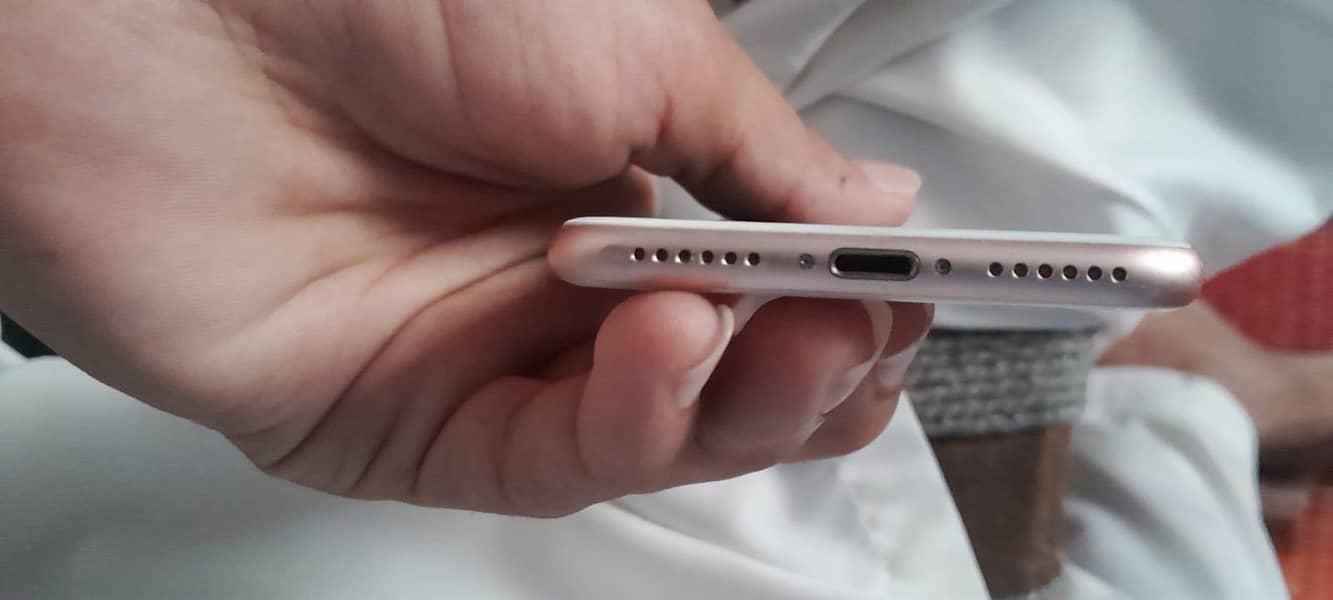 Apple iPhone 8 5