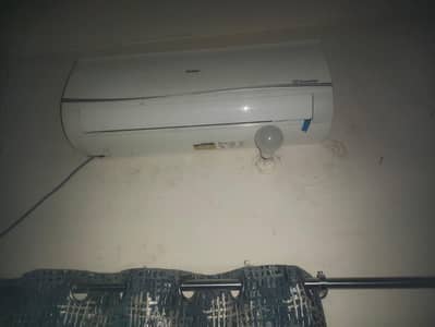 Hair Ac for sale 1 ton Good condition Full Cool