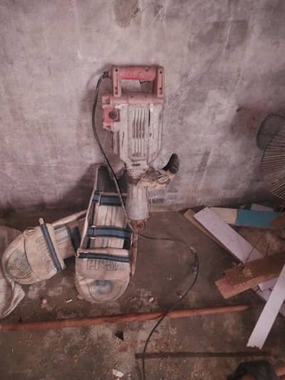 electric demolition  jack hammer with 1 chisels. Saadi town