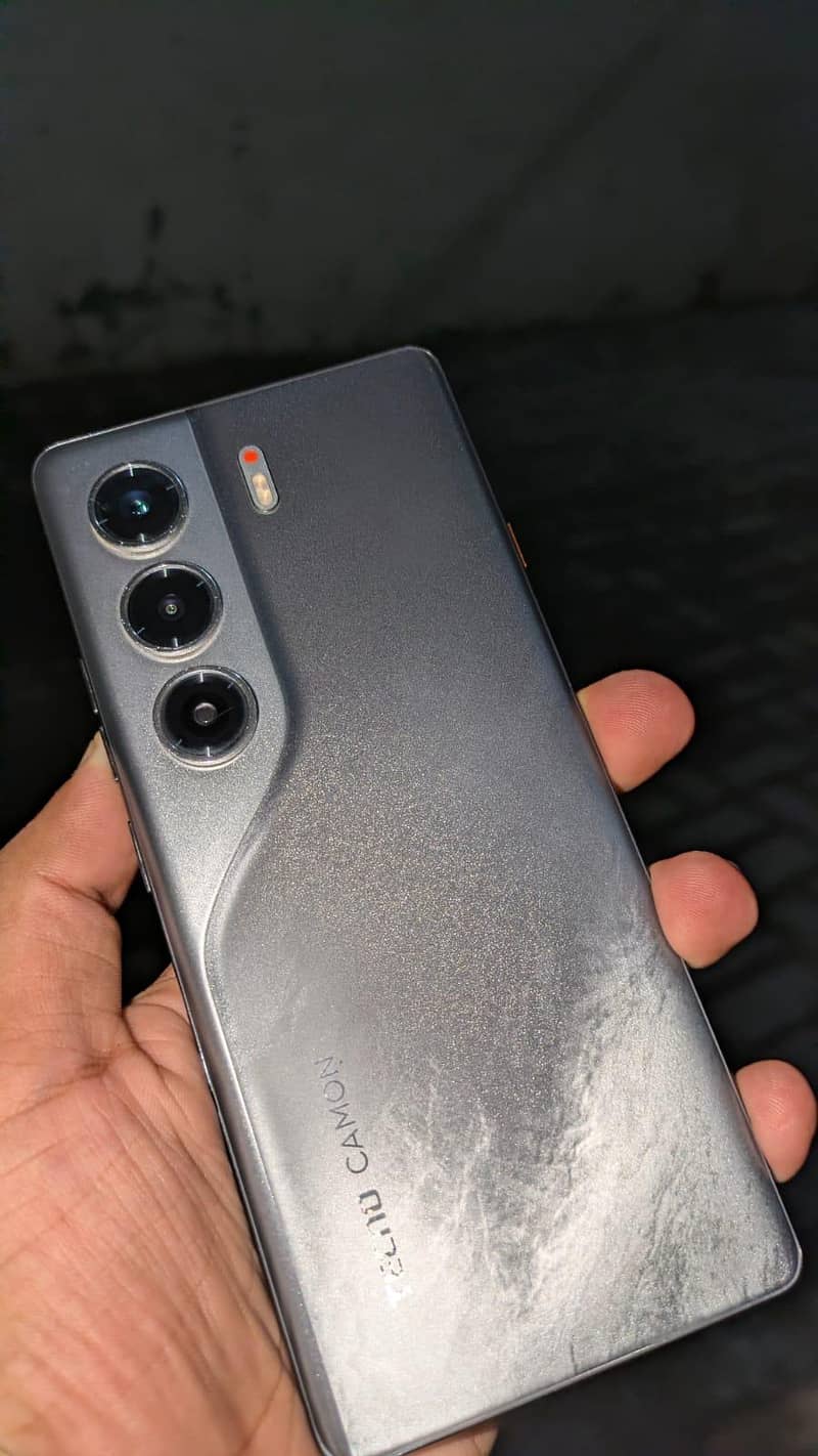 Tecno Camon 40 pro 4