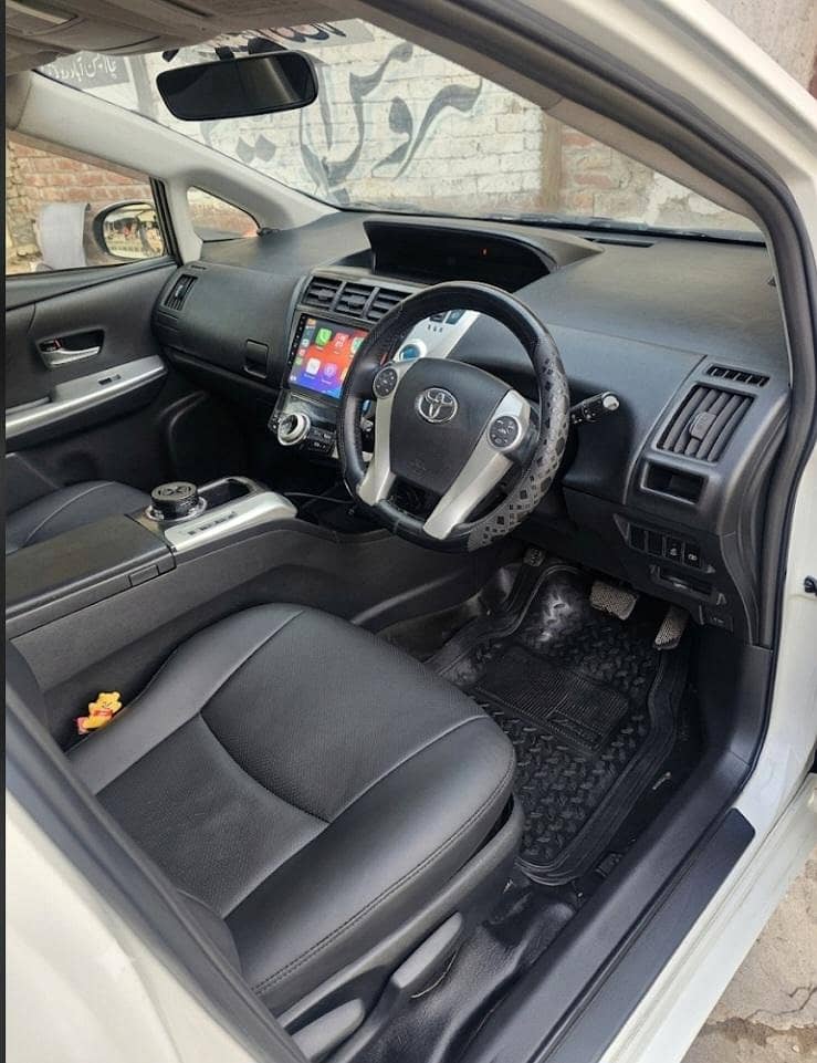Prius Alpha 7 Seater 6
