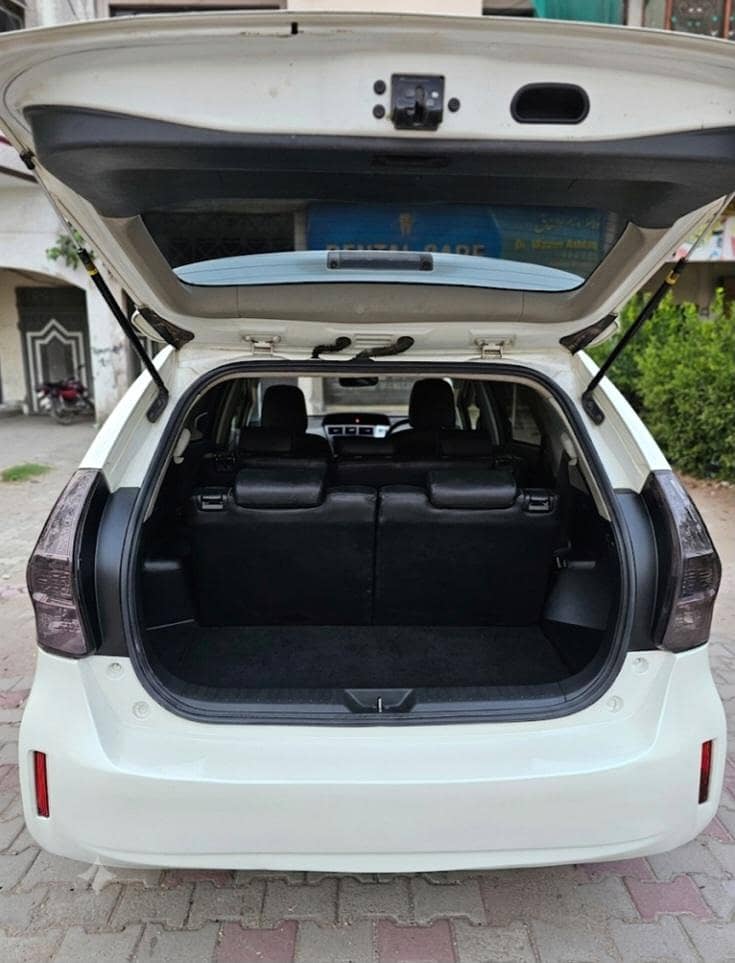 Prius Alpha 7 Seater 7