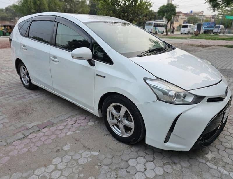Prius Alpha 7 Seater 9