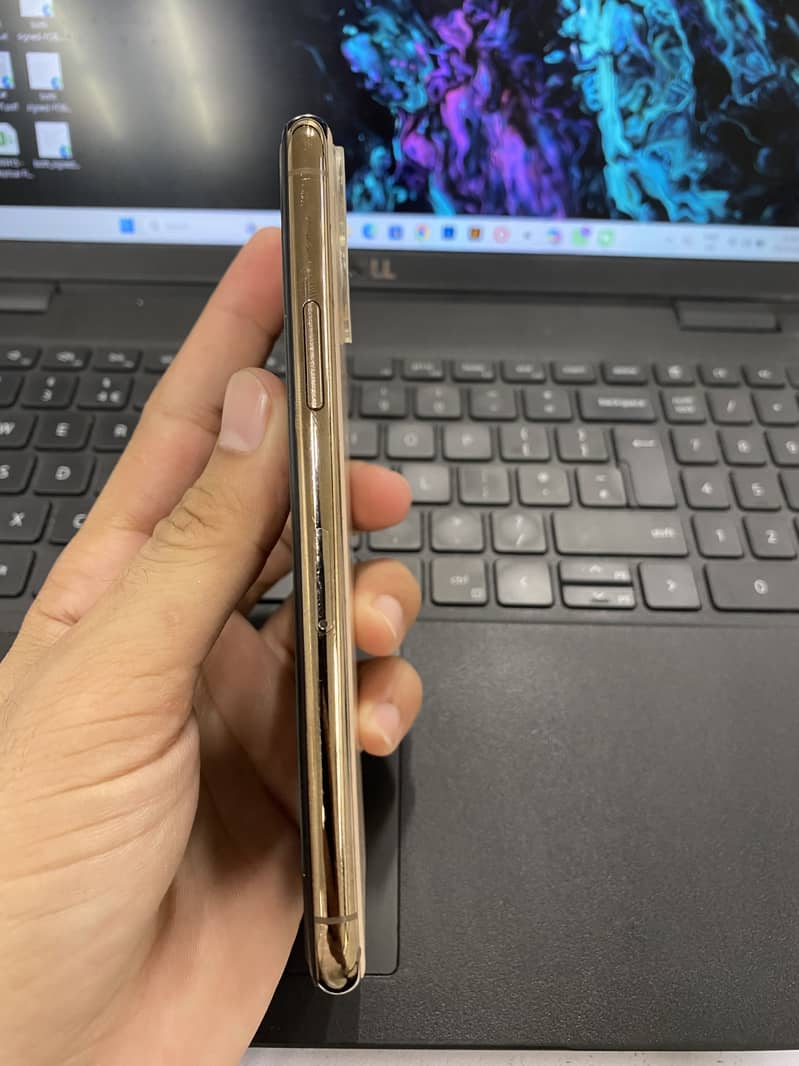 IPhone 11 Pro 4