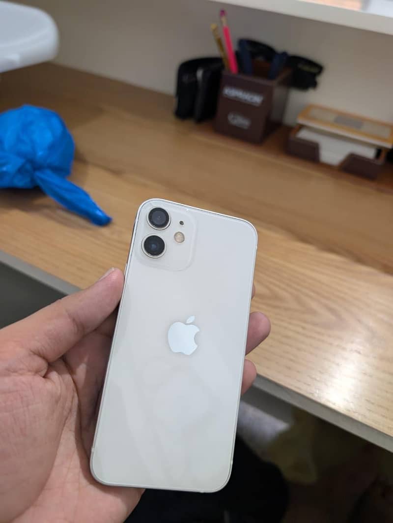 Apple iPhone 12 mini 0