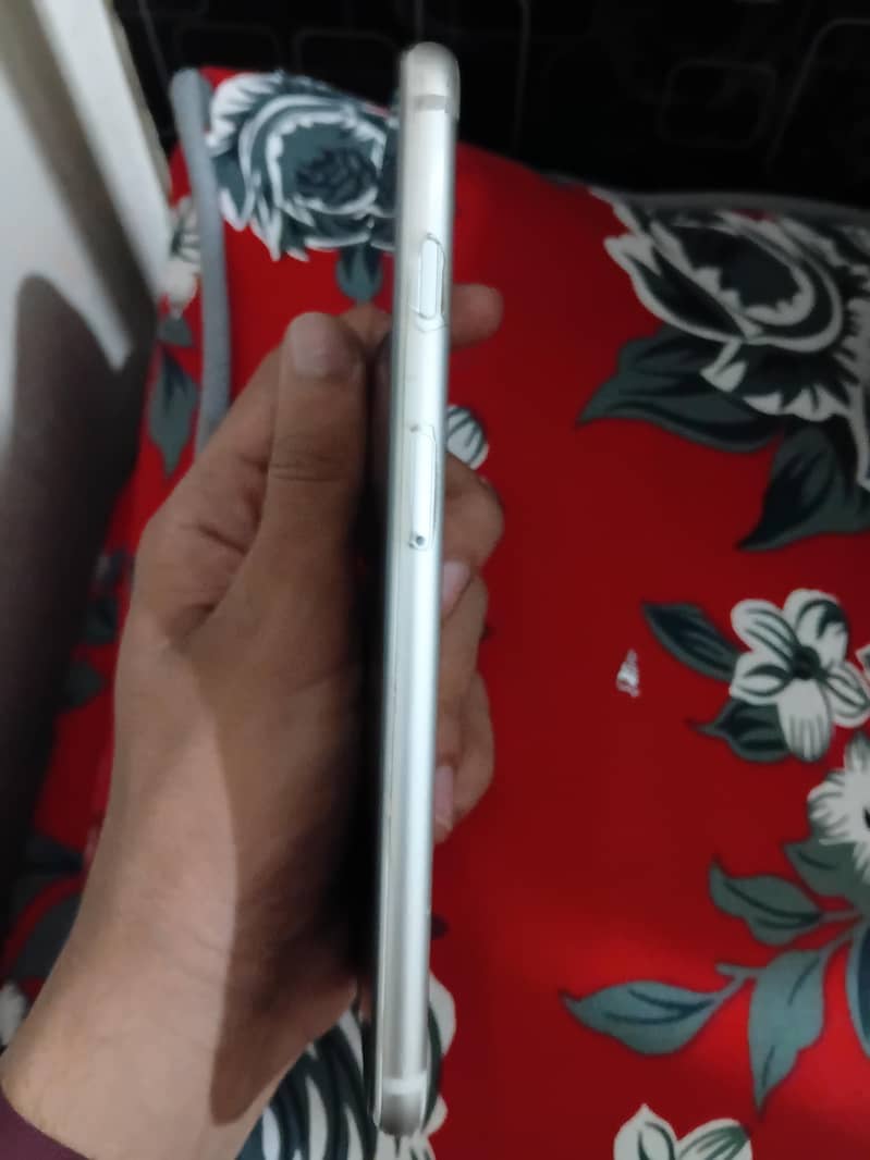Apple iPhone 6 Plus 1