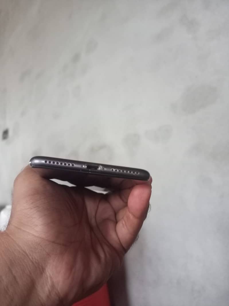 Apple iPhone 8 Plus 0