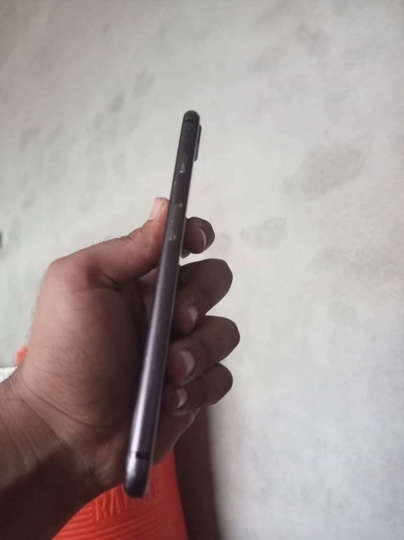 Apple iPhone 8 Plus 1