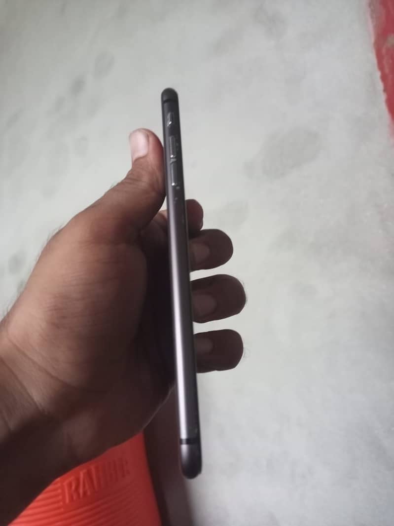 Apple iPhone 8 Plus 4