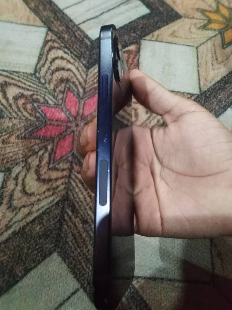 Apple iPhone 12 3