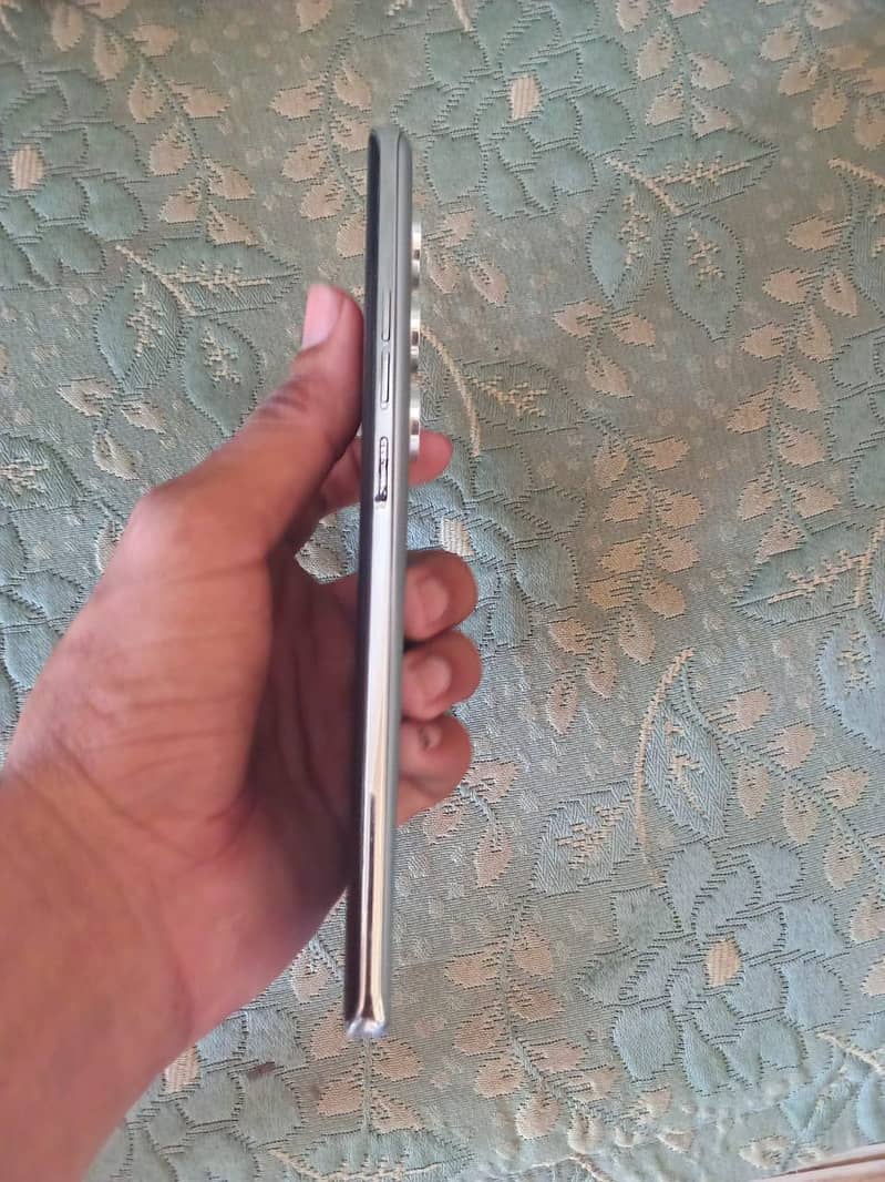 Tecno CAMON 40 Pro 0