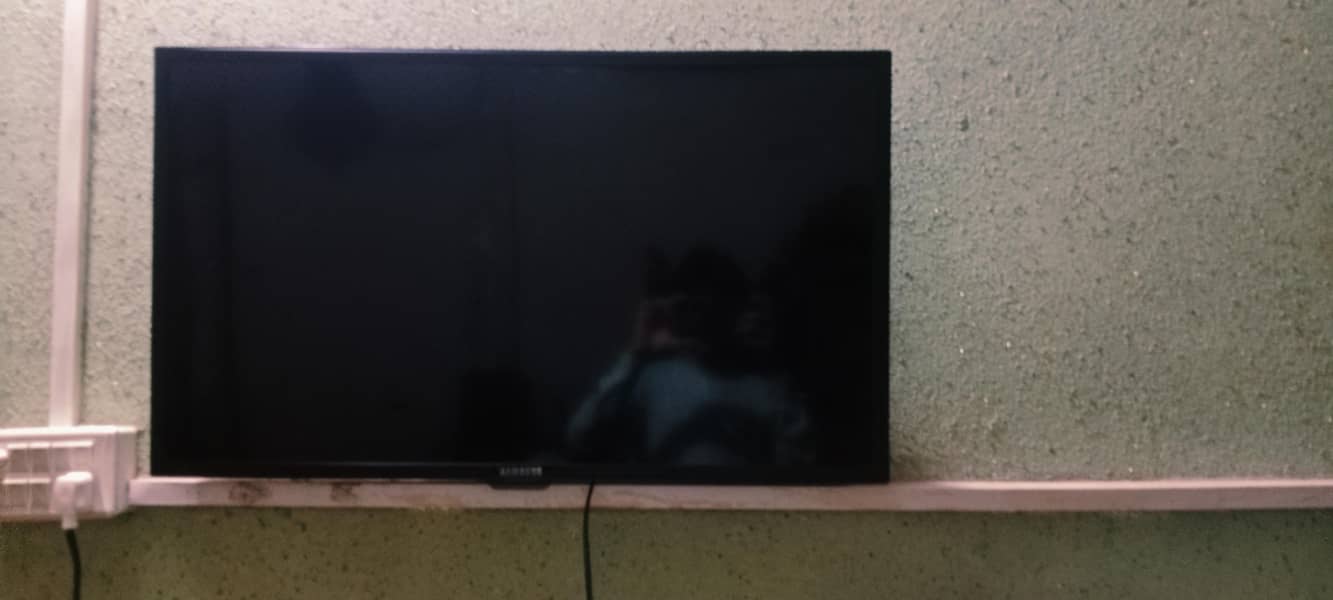 یہ سمسنگ کے اوریجنل ایل ای ڈی ہے سیل کرنا چاہتا ہوں اس بھائی نے لینی س 6