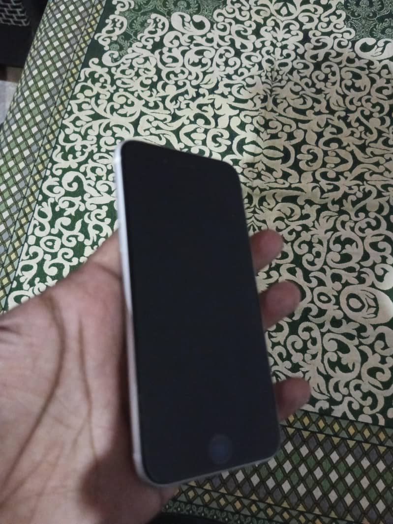 Apple iPhone SE 3