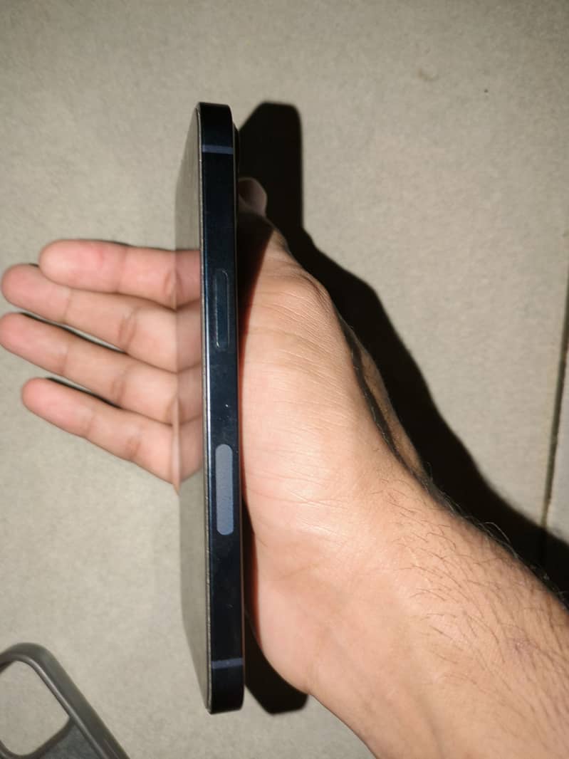Apple iPhone 13 2
