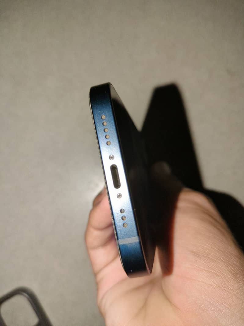Apple iPhone 13 4
