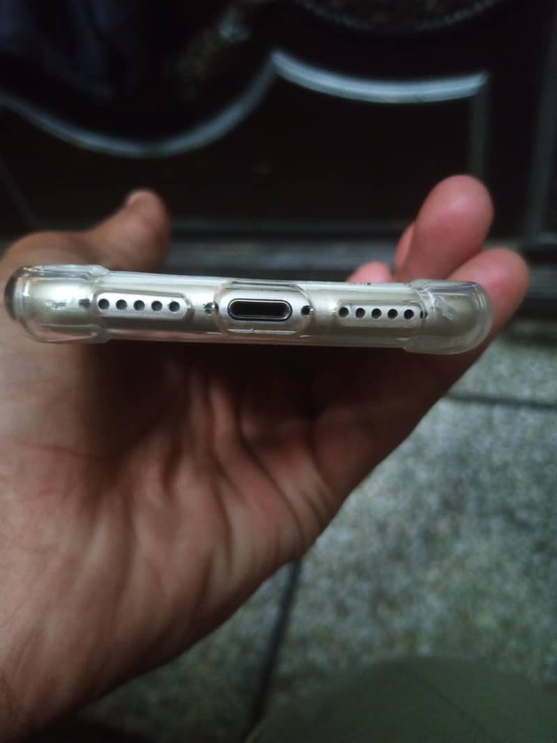Apple iPhone 7 1